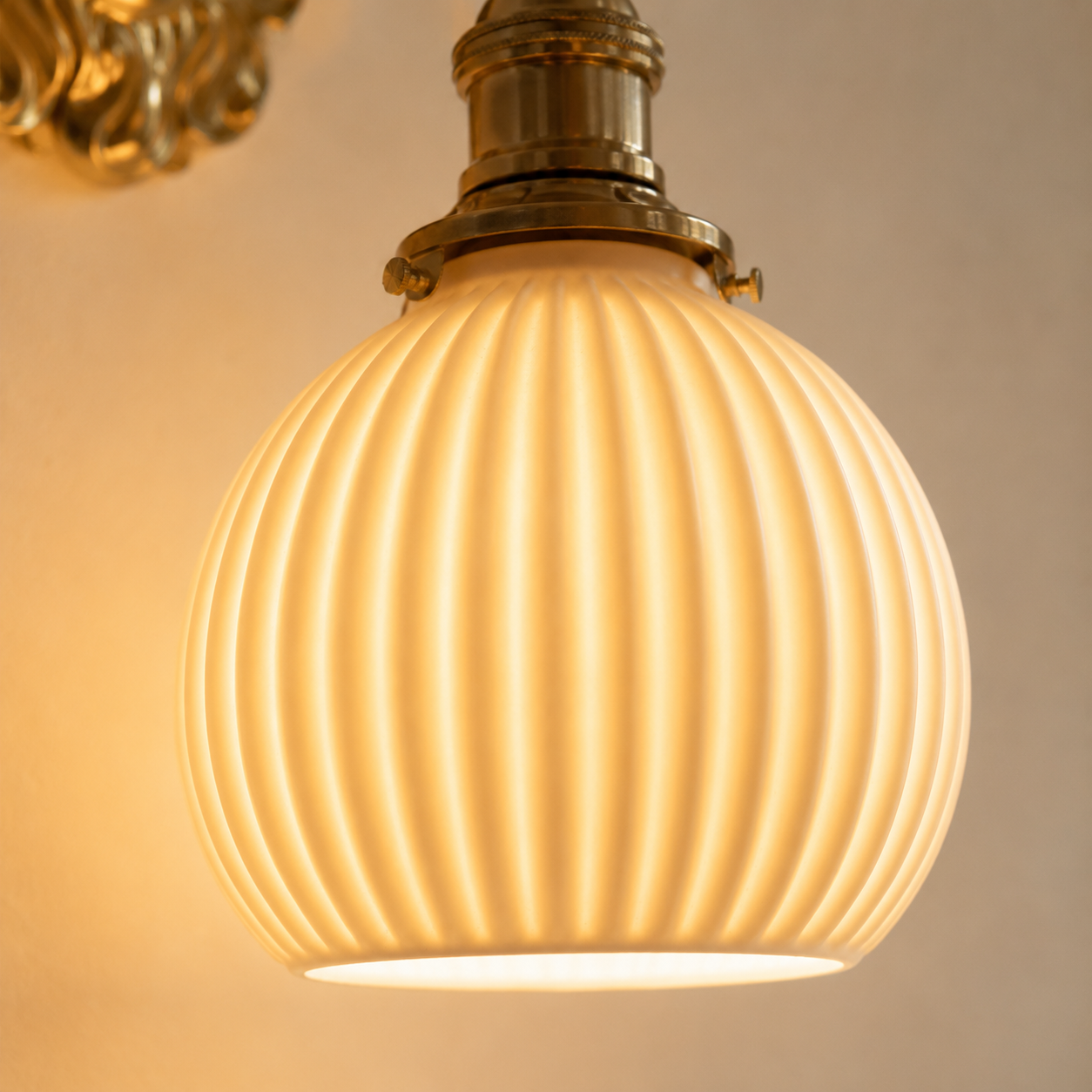 Floretta Wall Light | Ribbed Ceramic Brass Sconce