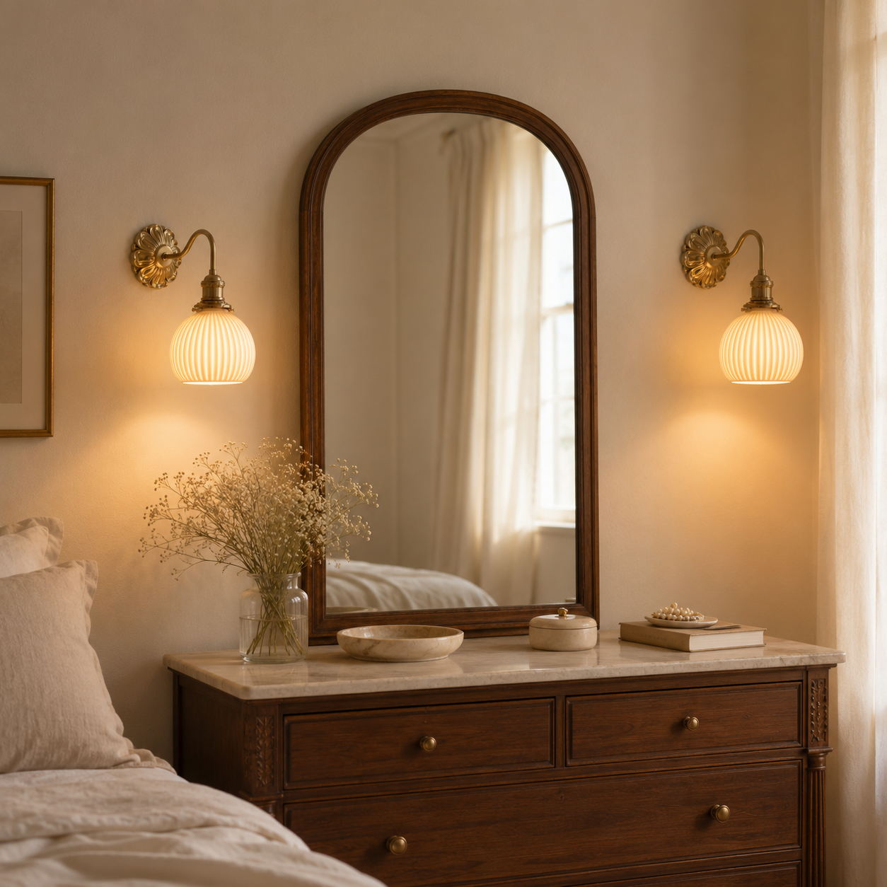Floretta Wall Light | Ribbed Ceramic Brass Sconce