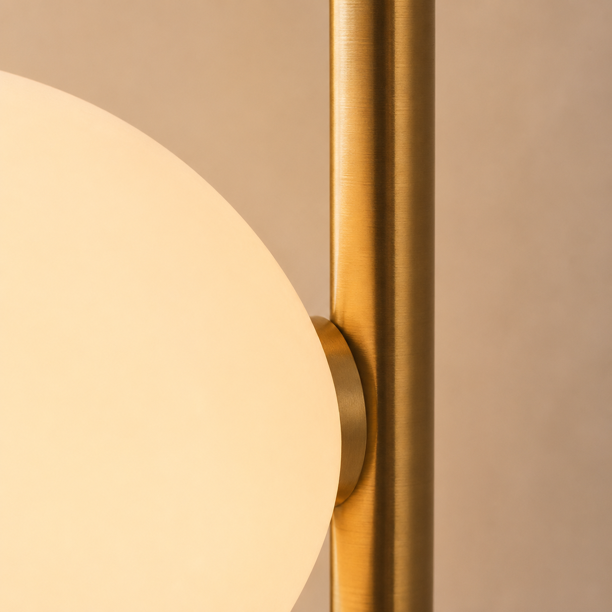 Ondra Wall Light | Frosted Glass Globe Sconce