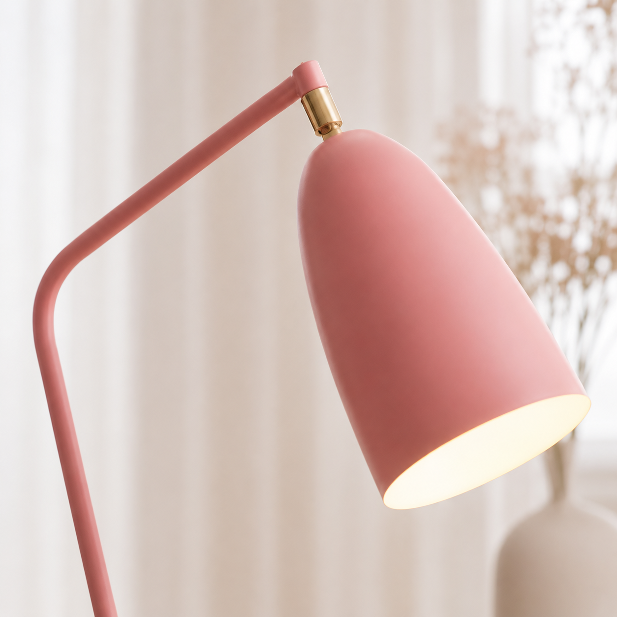 Zirla Leaning Tripod Floor Lamp – Mid Century Metal Standing Light in Seven Colours