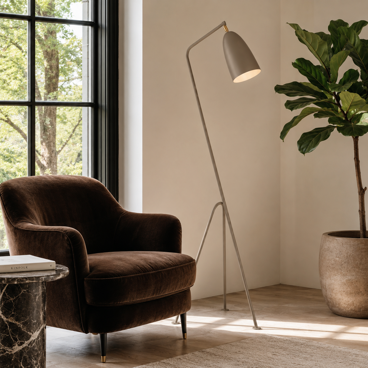 Zirla Leaning Tripod Floor Lamp – Mid Century Metal Standing Light in Seven Colours
